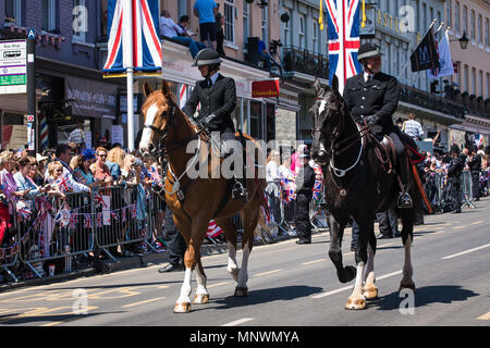 L'ordre le mariage du prince Harry à Meghan Markle a pris de nombreuses formes de la traditionnelle Bobby sur le beat et les officiers montés à l'armes à feu ont lourdement armés munis d'armes automatiques qui ont été très présent. Crédit : David Betteridge/Alamy Live News Banque D'Images