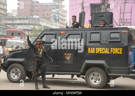 Dhaka, Bangladesh. 20 mai, 2018. Le Bangladesh's anti-crime force d'élite du bataillon d'action rapide (RAB) mener une campagne anti-drogue à Dhaka, au Bangladesh. Le Bangladesh , le 20 mai 2018. Source : Xinhua/Alamy Live News Banque D'Images