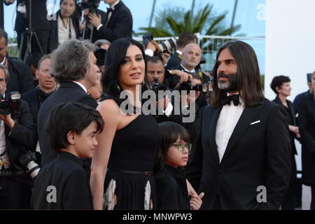 Cannes, France. 19 mai, 2018. CANNES, FRANCE - 19 MAI : (L-R) Khaled Mouzanar, Zain Alrafeea et Nadine Labaki assister à la projection de cérémonie de clôture & 'l'homme qui a tué Don Quichotte' au cours de la 71e assemblée annuelle du Festival du Film de Cannes au Palais des Festivals le 19 mai 2018 à Cannes, France. Credit : Frederick Injimbert/ZUMA/Alamy Fil Live News Banque D'Images