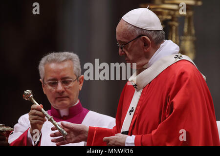Rome, Italie. 20 mai 2018. (Saint-siège) LE PAPE FRANÇOIS célèbre la Pentecôte massin la Basilique Saint Pierre au Vatican. Credit : Evandro Inetti/ZUMA/Alamy Fil Live News Banque D'Images
