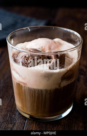 Café Affogato et glaces en verre. Boissons Dessert. Banque D'Images