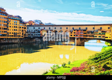 Le Ponte Vecchio à Florence en Italie. Banque D'Images