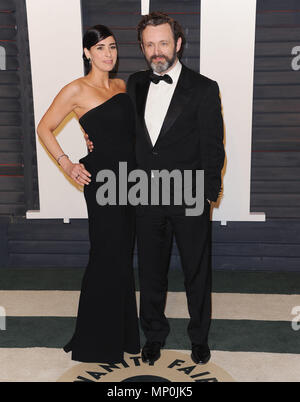 Sarah Silverman, Michael Sheen arrivant à la Vanity Fair Oscar Party 2016 du à la Playhouse de Los Angeles. Le 28 février 2016. Sarah Silverman, Michael Sheen ------------- Red Carpet Event, Vertical, USA, Cinéma, Célébrités, photographie, Bestof, Arts, Culture et divertissement, Célébrités Topix fashion / Vertical, Best of, événement dans la vie d'Hollywood, Californie - Tapis rouge et en backstage, USA, Cinéma, Célébrités, cinéma, télévision, Célébrités célébrités musique, photographie, Arts et culture, Bestof, divertissement, Topix, verticale de la famille de l'année , 2016, inq Banque D'Images