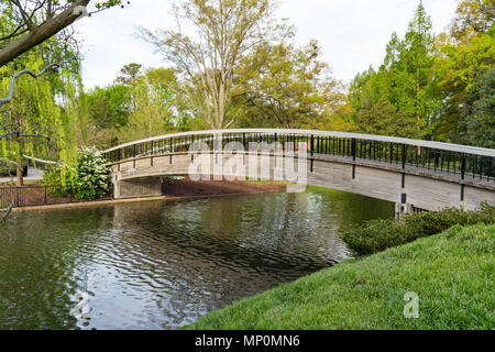Sur le lac de Pont en Pullen Park à Raleigh, Caroline du Nord. Banque D'Images