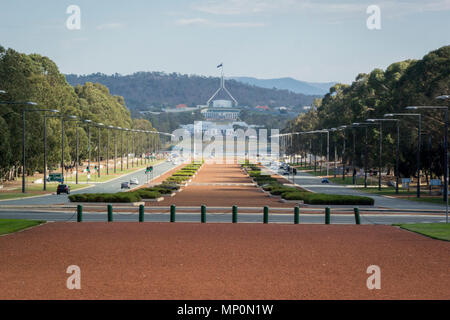 Anzac Parade à l'égard du Parlement House, Canberra, ACT, Australie Banque D'Images