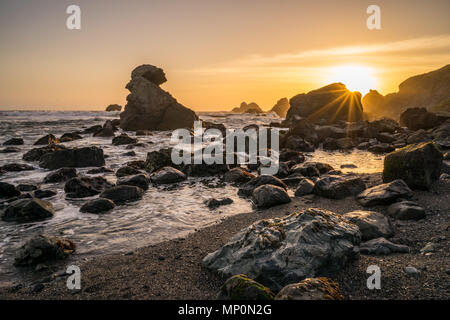 Coucher du soleil le long de la côte nord de la Californie Banque D'Images
