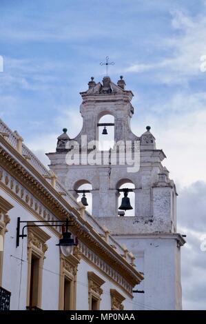 Vieux clocher de l'église dans la région de Sucre, Bolivie Banque D'Images