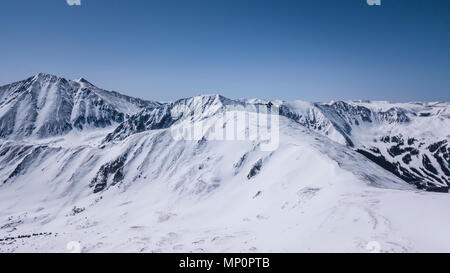 Vue aérienne d'hiver au-dessus de Loveland Pass, Colorado, États-Unis Banque D'Images