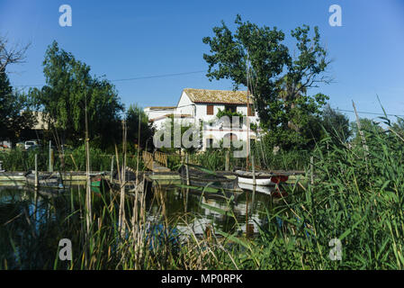 Petits voiliers amarrés dans le port de Catarroja dans la lagune d'Albufera (Valence). Photo:Eduardo Manzana Banque D'Images