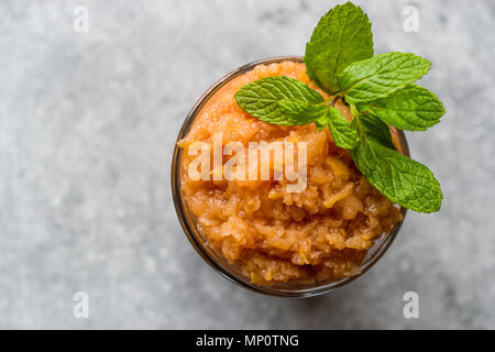 Mandarin italienne maison Glace Granité à la menthe. L'alimentation biologique. Banque D'Images