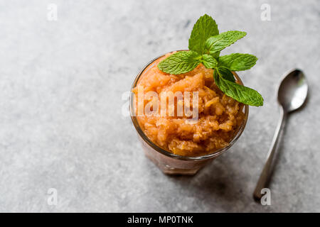 Mandarin italienne maison Glace Granité à la menthe. L'alimentation biologique. Banque D'Images