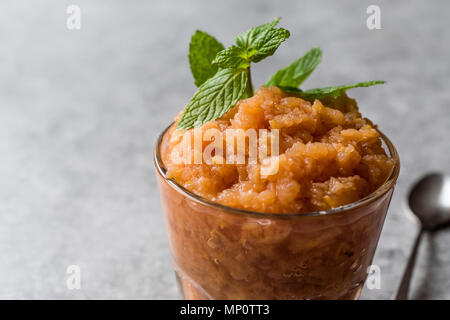 Mandarin italienne maison Glace Granité à la menthe. L'alimentation biologique. Banque D'Images