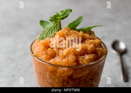 Mandarin italienne maison Glace Granité à la menthe. L'alimentation biologique. Banque D'Images