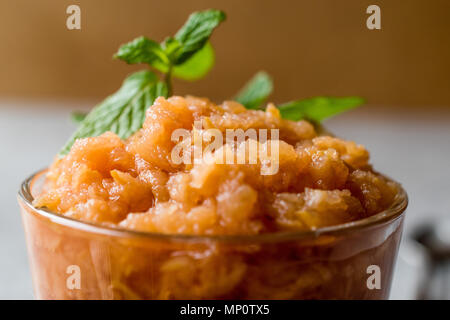 Mandarin italienne maison Glace Granité à la menthe. L'alimentation biologique. Banque D'Images
