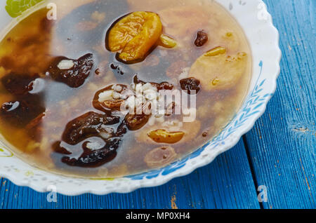 Anushapur - Armenian Soupe sucrée de fruits secs avec du riz Banque D'Images