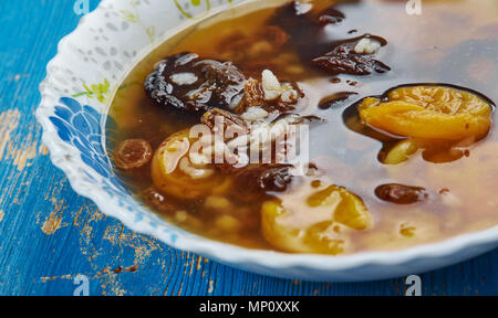 Anushapur - Armenian Soupe sucrée de fruits secs avec du riz Banque D'Images