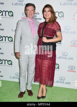 Alan Thicke. Tanya Callau à l'EMA EMA Awards 2015 25e congrès annuel sur la Warner Bros sort de Burbank. 24 octobre, 2015.Alan Thicke. Tanya Callau ------------- Red Carpet Event, Vertical, USA, Cinéma, Célébrités, photographie, Bestof, Arts, Culture et divertissement, Célébrités Topix fashion / Vertical, Best of, événement dans la vie d'Hollywood, Californie - Tapis rouge et en backstage, USA, Cinéma, Célébrités, cinéma, télévision, Célébrités célébrités musique, photographie, Arts et culture, Bestof, divertissement, Topix, verticale de la famille de l'année 2015, enquête , Gamma@tsuni Banque D'Images