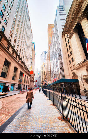 Federal Hall à Wall Street dans le Lower Manhattan, New York City, USA. C'est US Custom House. En face de l'immeuble, il y a la Statue de George Washington Banque D'Images