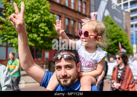 Belfast, en Irlande du Nord, 19/05/2018 - Irlande Palestine Solidarité activités organiser une marche de protestation contre le meurtre de 53 Palestiniens non armés dans les territoires occupés Israël qui protestaient contre la décision du Président Trump pour déplacer l'ambassade américaine en Israël à Jérusalem. Banque D'Images