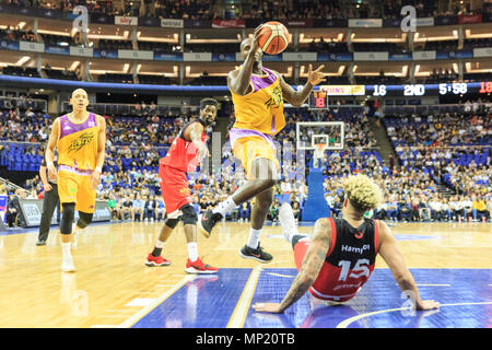 L'O2 Arena, London, 20 mai 2018. Les tensions exacerbées dans le basket-ball BBL Play-Off finale entre accueil favoris Ville London Lions, champions en titre et Leicester Riders, gunning pour leur deuxième baril de l'aigu. L'équipe des Lions est renforcée par la Grande Bretagne garde côtière et MVP BBL 2017/8 Justin Robinson (10). Riders win 81-60. Credit : Imageplotter News et Sports/Alamy Live News Banque D'Images