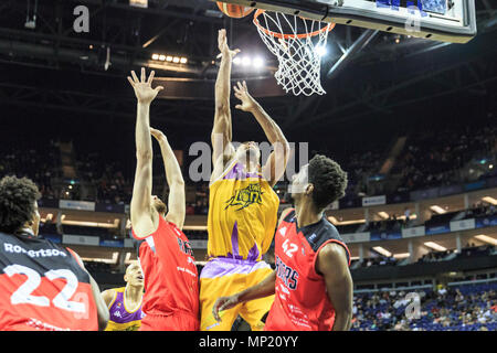 L'O2 Arena, London, 20 mai 2018. Les tensions exacerbées dans le basket-ball BBL Play-Off finale entre accueil favoris Ville London Lions, champions en titre et Leicester Riders, gunning pour leur deuxième baril de l'aigu. L'équipe des Lions est renforcée par la Grande Bretagne garde côtière et MVP BBL 2017/8 Justin Robinson (10). Riders win 81-60. Credit : Imageplotter News et Sports/Alamy Live News Banque D'Images