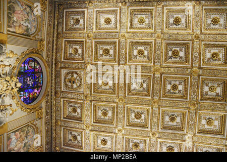 Or le plafond et vitrail à la basilique de Santa Maria Maggiore (Basilique Papale de Sainte Marie Majeure), Rome, Italie. Banque D'Images