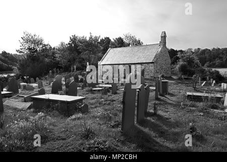 St.Tysilio's est sur l'île de l'Eglise dans le détroit de Menai. Le bâtiment date du début du 15ème siècle mais des restaurations sont effectuées dans les années 1890. Banque D'Images