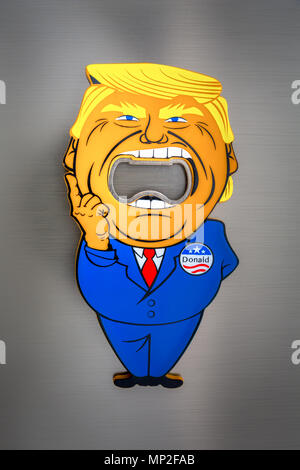 NEW YORK - mai18, 2018 : Donald Trump, la bouche grande ouverte de l'ouvreur du vase vendu comme souvenir dans une boutique de cadeaux. Banque D'Images