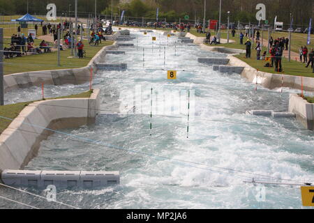 Canoe - Tesco en Slalom 2012 incluant la sélection des essais cliniques pour l'équipe de la Grande-Bretagne aux Jeux olympiques - Le Lee Valley White Water Centre, Hertfordshire 14 avril 2012 --- Image par © Paul Cunningham Banque D'Images