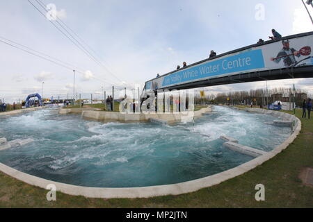 Canoe - Tesco en Slalom 2012 incluant la sélection des essais cliniques pour l'équipe de la Grande-Bretagne aux Jeux olympiques - Le Lee Valley White Water Centre, Hertfordshire 14 avril 2012 --- Image par © Paul Cunningham Banque D'Images