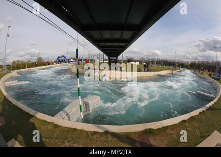 Canoe - Tesco en Slalom 2012 incluant la sélection des essais cliniques pour l'équipe de la Grande-Bretagne aux Jeux olympiques - Le Lee Valley White Water Centre, Hertfordshire 14 avril 2012 --- Image par © Paul Cunningham Banque D'Images