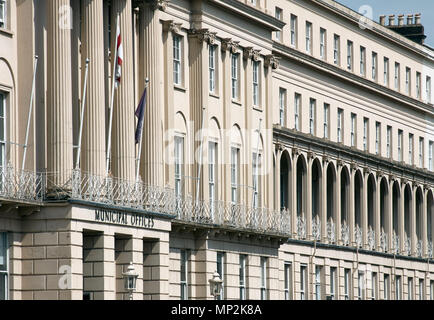Les bureaux municipaux de Cheltenham, foyer de la Cheltenham Borough Council vue de la promenade, Cheltenham, Gloucestershire. Banque D'Images
