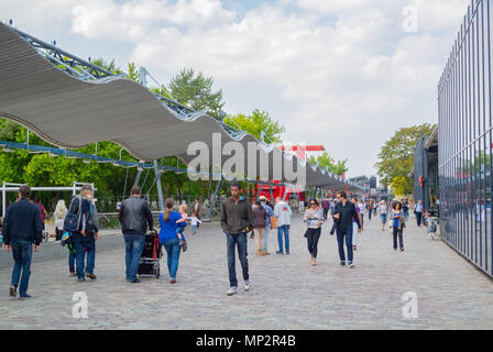 Personnes au parc de la villette, Paris, France Banque D'Images