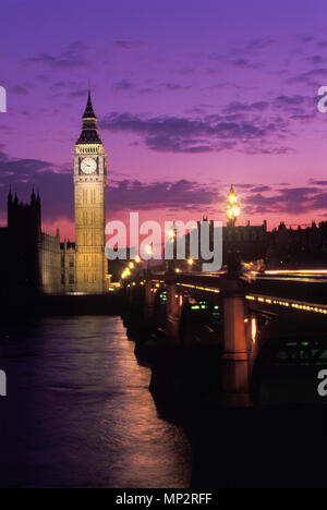 1988 MAISONS HISTORIQUES DU PARLEMENT LE PONT DE WESTMINSTER TAMISE LONDON ENGLAND UK Banque D'Images