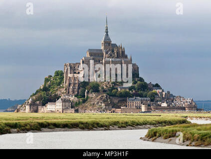 . Anglais : Mont Saint-Michel, vu le long de la rivière le Couesnon en Normandie, France . 5 juillet 2011. 903 Diliff Mont St Michel 3, Bretagne, France - Juillet 2011 Banque D'Images