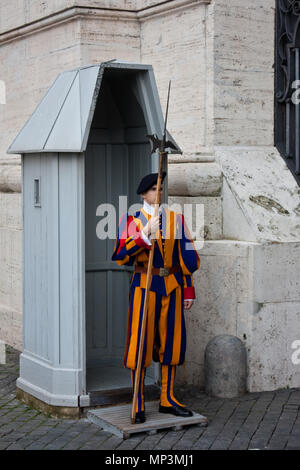 Dans la cité du Vatican la garde suisse Banque D'Images