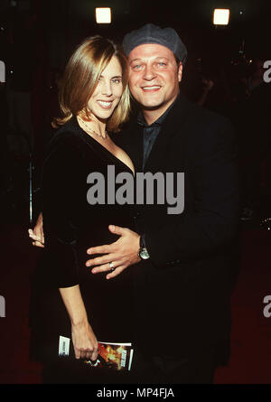 Michael Chiklis & Michelle - Michael Chiklis & Michelle événement dans la vie d'Hollywood, Californie - Red Carpet Event, USA, Cinéma, Célébrités, photographie, Bestof, Arts, Culture et divertissement, Célébrités, Mode Topix Meilleur de Hollywood, la vie, événement dans la vie d'Hollywood, Californie - Tapis rouge et en backstage, cinéma, télévision, célébrités, célébrités de la musique, Topix Bestof, Arts, Culture et divertissement, vertical, une seule personne, la photographie, les trois quarts, de 1993 à 1999, l'enquête de crédit , tsuni@Gamma-USA.com Tsuni / USA,  = = = Red Carpet Event, USA, Cinéma, Célébrités, Photograp Banque D'Images
