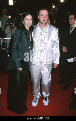 Courtney Cox Arquette +David - David Arquette Courtney Cox +événement dans la vie d'Hollywood, Californie - Red Carpet Event, USA, Cinéma, Célébrités, photographie, Bestof, Arts, Culture et divertissement, Célébrités, Mode Topix Meilleur de Hollywood, la vie, événement dans la vie d'Hollywood, Californie - Tapis rouge et en backstage, ,des stars, , Arts, Culture et divertissement, la photographie, les gens de la distribution, émission de télévision et tsuni@Gamma-USA.com , enquête en 1993 à 1999 personnes tous exprimés Banque D'Images