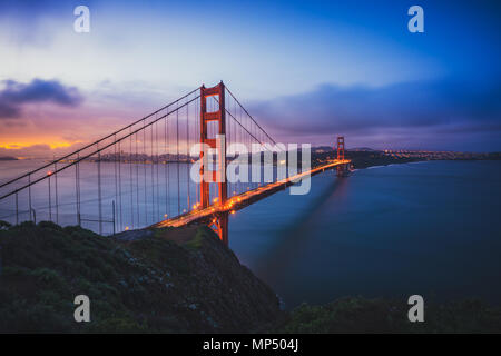 Le Golden Gate Bridge à l'aube, San Francisco, California, USA Banque D'Images