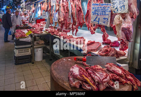 Athènes, Attique / Grèce. Vue intérieure d'Varvakeios marché viande centrale dans le centre d'Athènes Ville de Athinas Street Banque D'Images