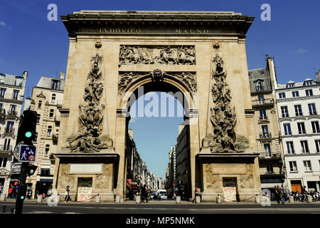 PARIS FRANCE - PORTES ST MARTIN ET ST DENIS - PARIS GRANDS BOULEVARDS - PARIS - MONUMENT HISTORIQUE MONUMENT GLOIRE LOUIS XIV- PARIS ART © F.BEAUMONT Banque D'Images