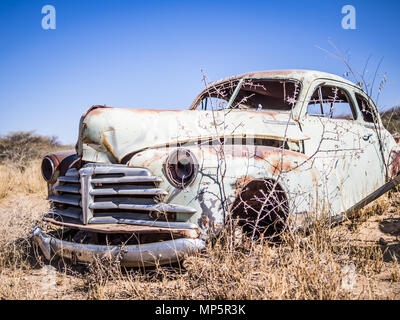 Classic car abandonnés de la rouille dans le désert de Namib, Namibie Banque D'Images