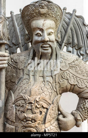 Le visage d'une sculpture dans le parc du Wat Pho (Temple du Bouddha couché de la), ou Wat Phra Chetuphon Bangkok Thaïlande Banque D'Images