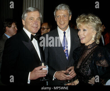 Washington, DC., USA, 17 mai 1986 Barbara Eden son mari Jon Eicholtz et Alan Kay à la Washington DC Balle fundrasing Cancer gala. Credit : Mark Reinstein/MediaPunch Banque D'Images