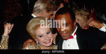 Washington, DC., USA, 16 mai 1987, Sugar Ray Leonard et Diane Comess Kay à l'American Cancer Ball Gala levée de fonds. Credit : Mark Reinstein/MediaPunch Banque D'Images