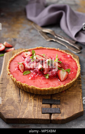 Tarte aux fraises yogourt à la rhubarbe compote Banque D'Images