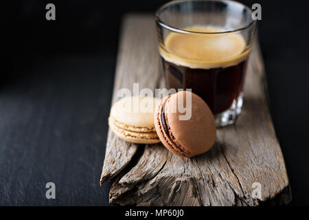 Macarons au chocolat et au café Banque D'Images