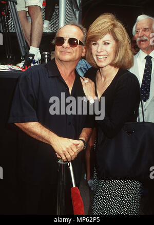 Joe Pesci a. Stephanie - Joe Pesci pouvoirs a. Stephanie pouvoirs événement dans la vie d'Hollywood, Californie - Red Carpet Event, USA, Cinéma, Célébrités, photographie, Bestof, Arts, Culture et divertissement, Célébrités, Mode Topix Meilleur de Hollywood, la vie, événement dans la vie d'Hollywood, Californie - Tapis rouge et en backstage, ,des stars, , Arts, Culture et divertissement, la photographie, les gens de la distribution, émission de télévision et tsuni@Gamma-USA.com , enquête en 1993 à 1999 personnes tous exprimés Banque D'Images