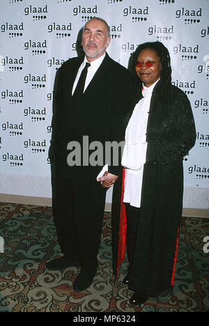 Whoopi Goldberg Whoopi FrankGoldberg +Langella Frank Langella +événement dans la vie d'Hollywood, Californie - Red Carpet Event, USA, Cinéma, Célébrités, photographie, Bestof, Arts, Culture et divertissement, Célébrités, Mode Topix Meilleur de Hollywood, la vie, événement dans la vie d'Hollywood, Californie - Tapis rouge et en backstage, cinéma, télévision, célébrités, célébrités de la musique, Topix Bestof, Arts, Culture et divertissement, vertical, une seule personne, la photographie, les trois quarts, de 1993 à 1999, l'enquête de crédit , tsuni@Gamma-USA.com Tsuni / USA,  = = = Red Carpet Event, USA, l'industrie du cinéma, des célébrités, Photo Banque D'Images