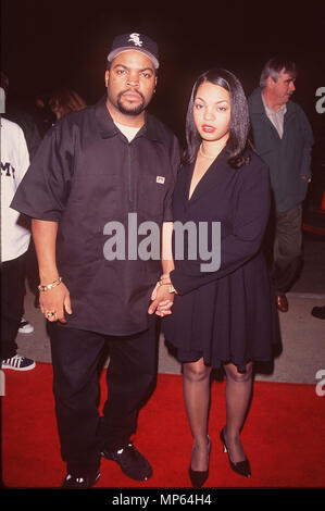 Ice Cube-x-Jackson Kim - Ice Cube-x-Jackson Kim événement dans la vie d'Hollywood, Californie - Red Carpet Event, USA, Cinéma, Célébrités, photographie, Bestof, Arts, Culture et divertissement, Célébrités, Mode Topix Meilleur de Hollywood, la vie, événement dans la vie d'Hollywood, Californie - Tapis rouge et en backstage, cinéma, télévision, célébrités, célébrités de la musique, Topix Bestof, Arts, Culture et divertissement, vertical, une seule personne, la photographie, les trois quarts, de 1993 à 1999, l'enquête de crédit , tsuni@Gamma-USA.com Tsuni / USA,  = = = Red Carpet Event, USA, Cinéma, Célébrités, photographie, Arts Banque D'Images